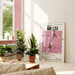 Indlæs billede til gallerivisning Fodbold plakat | Fodbold plakater | Lionel Messi Fodbold Plakat i Lyserød Trøje | Perfekt til Passionerede Fans | Plakaty.dk