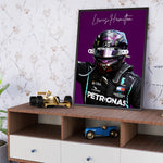 Indlæs billede til gallerivisning Lewis Hamilton F1 Plakat | Unikt Design på 20+ Internationale Baner
