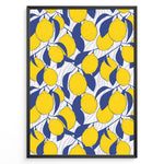 Indlæs billede til gallerivisning Bright lemon pattern poster with yellow lemons and blue leaves on a white background, framed in black.
