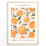 Indlæs billede til gallerivisning Watercolor poster featuring oranges and green leaves with the text “Valencia Árbol de Naranjas Costa del Sol,” framed in golden.
