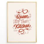 Indlæs billede til gallerivisning Typography wall art with the quote “Queen of the Kitchen” in red cursive lettering on a beige background, framed in golden.

