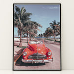 Indlæs billede til gallerivisning Plakat med vintage rød bil | Sommer og Strand Plakater | Denne plakat viser en klassisk rød cabriolet parkeret på en gade med palmer ved stranden. Perfekt til retro- og strandelskere.
