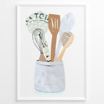 Indlæs billede til gallerivisning Minimalist art print of wooden kitchen utensils in a ceramic jar — modern cooking-themed wall décor for kitchens.

