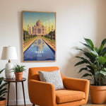 Indlæs billede til gallerivisning Agra Vintage Travel Plakat | Vintage Travel Poster | Denne plakat viser det ikoniske Taj Mahal i Agra, Indien, med dets hvide marmorkupler og minareter mod en gradient himmel. Perfekt til rejse- og arkitekturentusiaster.
