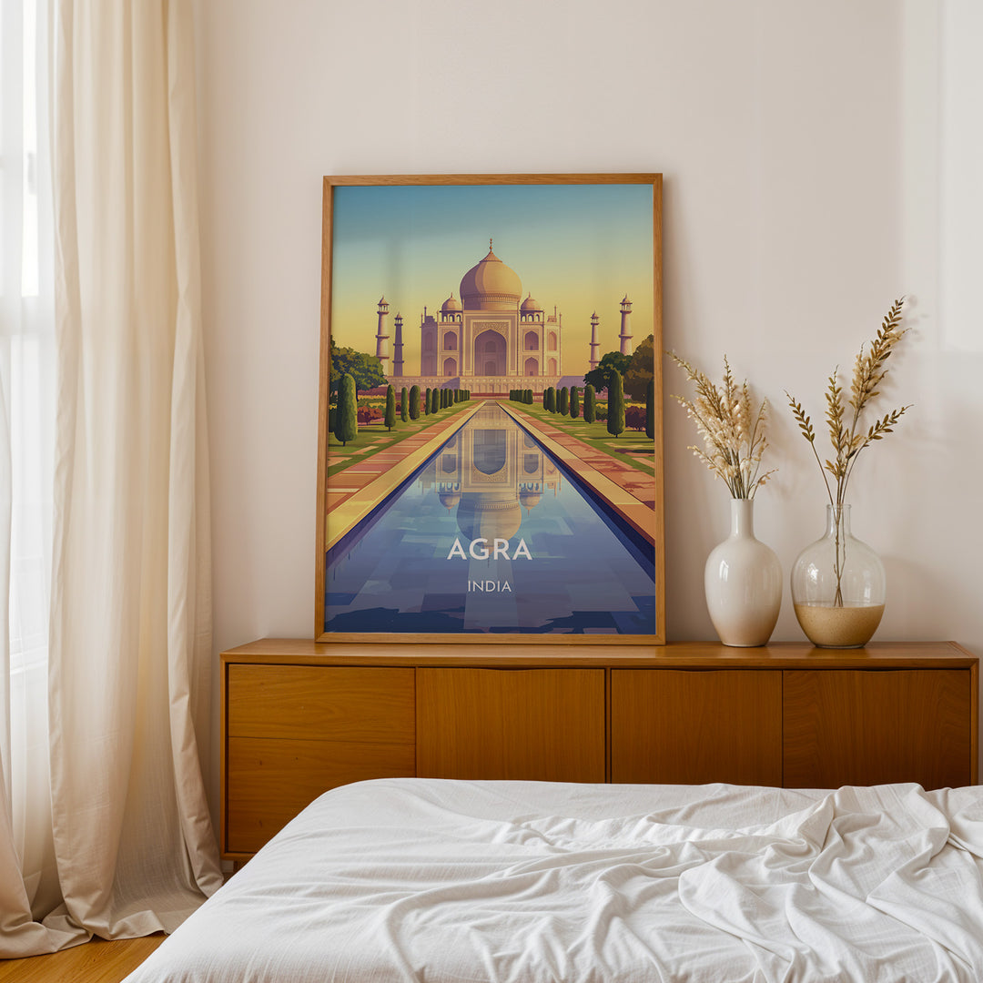 Agra Vintage Travel Plakat | Vintage Travel Poster | Denne plakat viser det ikoniske Taj Mahal i Agra, Indien, med dets hvide marmorkupler og minareter mod en gradient himmel. Perfekt til rejse- og arkitekturentusiaster.