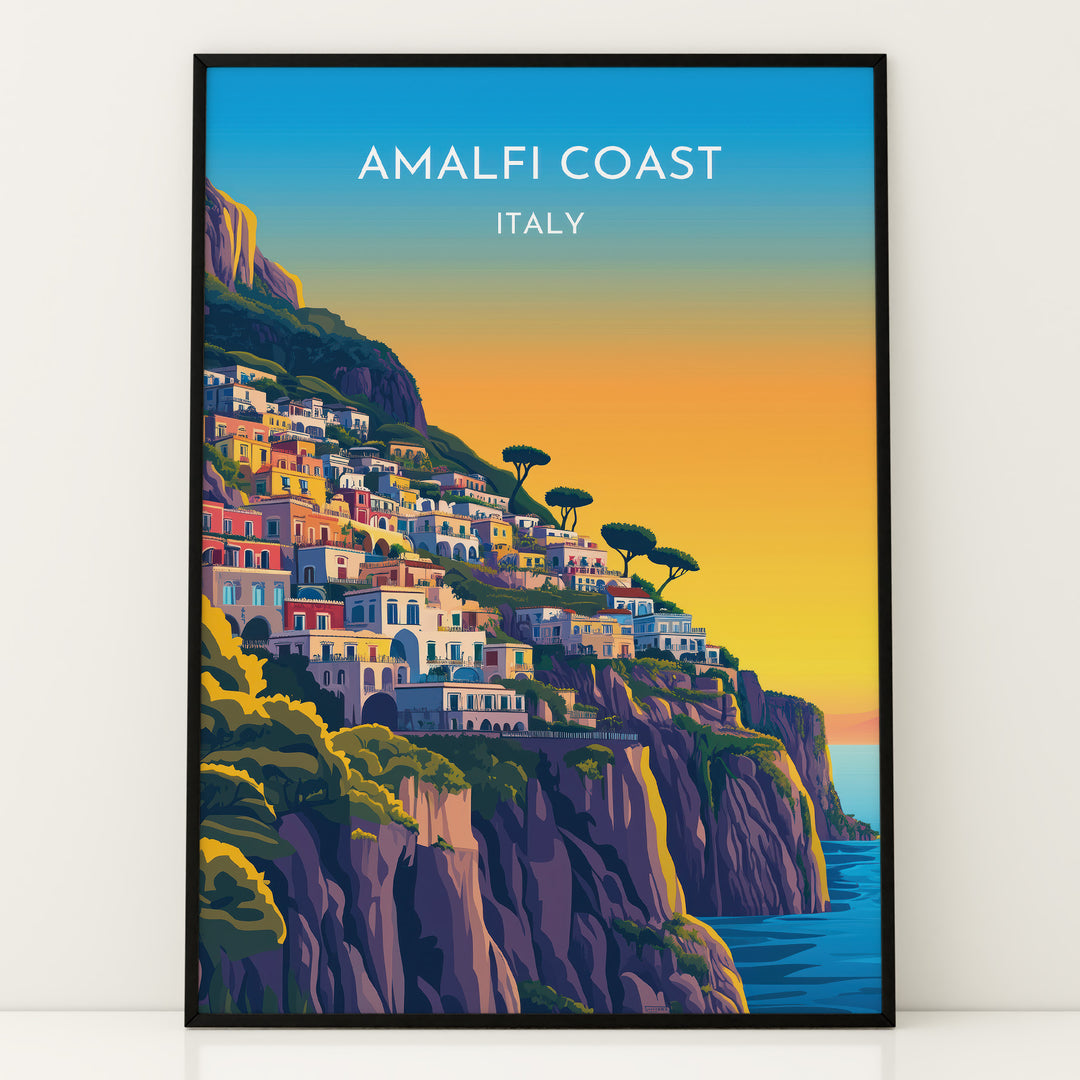 Amalfi Coast Vintage Travel Plakat | Vintage Travel Poster | Denne plakat viser en farverig illustration af Amalfi kysten i Italien, med pastelfarvede bygninger stablet på en stejl skråning mod havet. Perfekt til rejse- og kunstelskere.