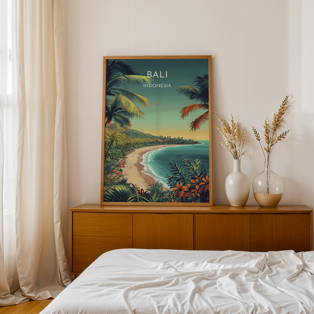 Bali Vintage Travel Plakat | Vintage Travel Poster | Denne plakat viser en tropisk strandscene med turkisfarvet vand, frodig grøn natur og palmer. Perfekt til dem, der elsker eksotiske rejsemål.