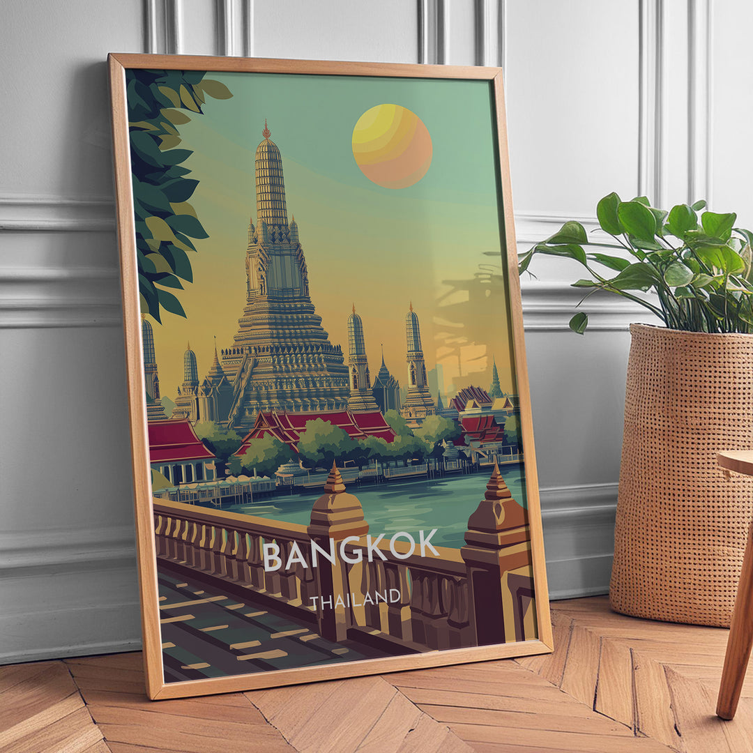 Bangkok Vintage Travel Plakat | Vintage Travel Poster | Denne plakat viser det ikoniske Wat Arun tempel i Bangkok, Thailand, med en stor sol i baggrunden og frodige grønne træer i forgrunden. Perfekt til rejse- og arkitekturentusiaster.