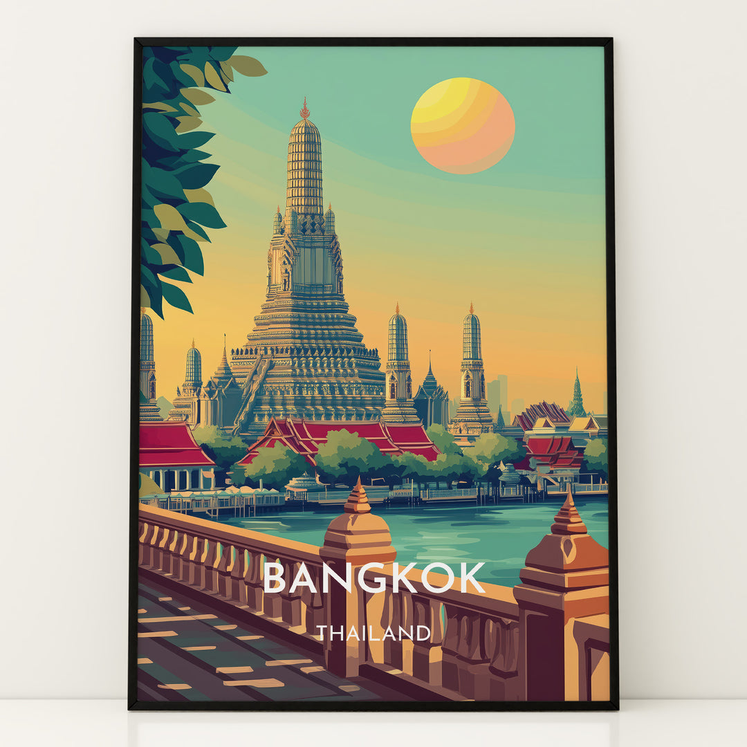 Bangkok Vintage Travel Plakat | Vintage Travel Poster | Denne plakat viser det ikoniske Wat Arun tempel i Bangkok, Thailand, med en stor sol i baggrunden og frodige grønne træer i forgrunden. Perfekt til rejse- og arkitekturentusiaster.