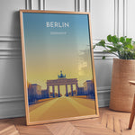 Indlæs billede til gallerivisning Berlin Vintage Travel Plakat | Vintage Travel Poster | Denne plakat viser Brandenburger Tor i Berlin, Tyskland, med en gradient baggrund fra blå til gul. Perfekt til rejse- og kulturentusiaster.
