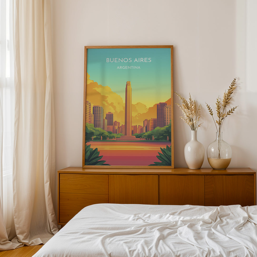 Buenos Aires Vintage Travel Plakat | Vintage Travel Poster | Denne plakat viser en illustration af et monument i Buenos Aires omgivet af moderne bygninger. Farverne går fra turkis til orange og gul, som skaber en livlig atmosfære.