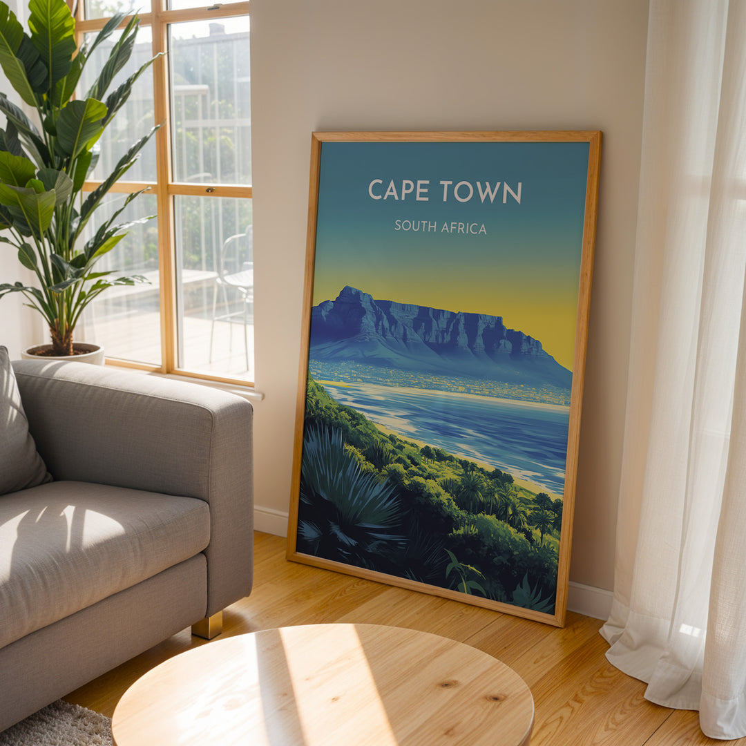 Cape Town Vintage Travel Plakat | Vintage Travel Poster | Denne plakat viser Cape Town med Table Mountain, byens skyline og en kystlinje med frodig grønt. Perfekt til rejse- og naturentusiaster.