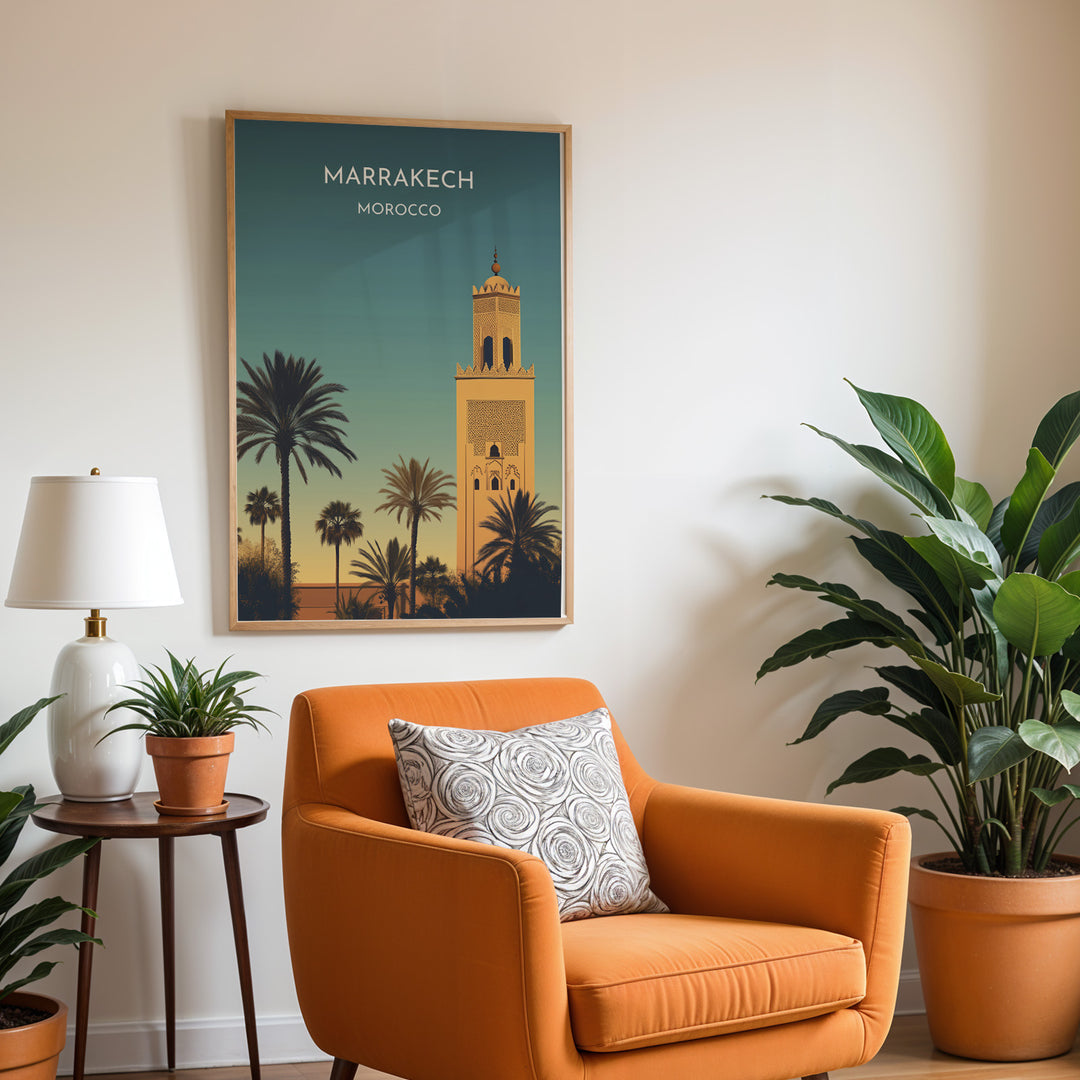 Marrakech Vintage Travel Plakat | Vintage Travel Poster | Denne plakat viser en stiliseret illustration af Marrakech med en høj minaret og palmetræer mod en gradienthimmel.