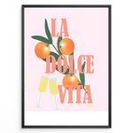 Indlæs billede til gallerivisning Stylish La Dolce Vita poster with oranges, green leaves, and champagne glasses on a pink background, framed as Italian-inspired wall art.
