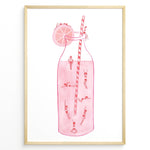 Indlæs billede til gallerivisning Art poster of tiny swimmers inside a pink lemonade bottle with a striped straw and lemon slice, framed as modern summer wall décor.
