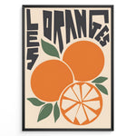 Indlæs billede til gallerivisning Retro French-style poster with bold lettering and illustrated oranges, including a sliced orange and green leaves.
