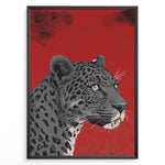 Indlæs billede til gallerivisning Illustrated leopard portrait with detailed spots and green eyes on a textured red background, framed in black.
