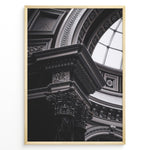 Indlæs billede til gallerivisning Fashion Plakat | Architectural Elegance: Classical Interior with Ornate Column and Dome Plakaty.dk | Close-up photograph of an ornate Corinthian column supporting a decorated entablature beneath a domed ceiling with intricate molding and classical architectural detailing.
