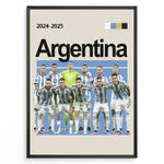 Indlæs billede til gallerivisning Argentina fodbold holdplakat | Officielt holdfoto med blå og hvide trøjer fra 2024-2025 sæsonen, perfekte detaljer og stærk holdenergi
