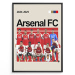 Indlæs billede til gallerivisning Holdfoto | Arsenal FC fodboldplakat 2024-2025 med holdopstilling i rød og hvid trøje – perfekt gave til enhver Arsenal-fan.
