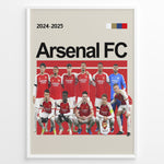 Indlæs billede til gallerivisning Holdfoto | Arsenal FC fodboldplakat 2024-2025 med holdopstilling i rød og hvid trøje – perfekt gave til enhver Arsenal-fan.

