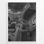 Indlæs billede til gallerivisning Fashion Plakat | Baroque Church Interior – Architectural Black and White Photography Plakaty.dk | Black and white photograph of a grand Baroque church interior with ornate columns, decorative arches, and ceiling frescoes
