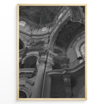 Indlæs billede til gallerivisning Fashion Plakat | Baroque Church Interior – Architectural Black and White Photography Plakaty.dk | Black and white photograph of a grand Baroque church interior with ornate columns, decorative arches, and ceiling frescoes
