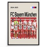 Indlæs billede til gallerivisning Holdfoto | FC Bayern München fodboldplakat 2024-2025 med hele truppen i hvid-røde trøjer – et stilrent valg til væggen hos enhver Bayern-fan.
