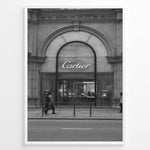 Indlæs billede til gallerivisning Fashion Plakat | Cartier Boutique Street View – Black &amp; White Luxury Fashion Poster Plakaty.dk | Black and white photograph of a Cartier boutique storefront with a grand arched entrance and pedestrians walking by on a city street.

