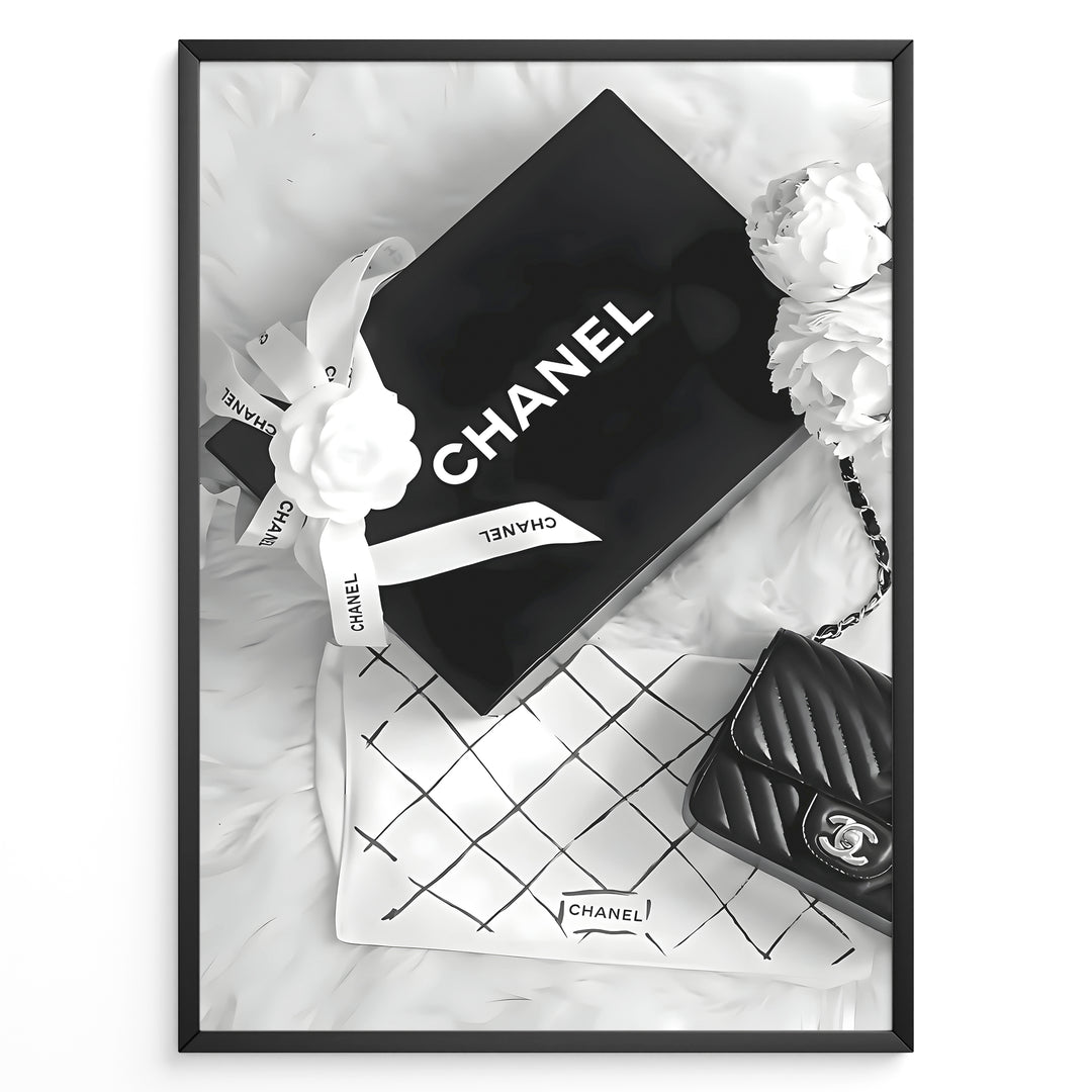 Fashion Plakat | Chanel Gift Box & Handbag Flatlay Wall Art Plakaty.dk | Black and white flatlay of a Chanel gift box with ribbon, camellia flowers, and a quilted Chanel handbag on a soft surface.