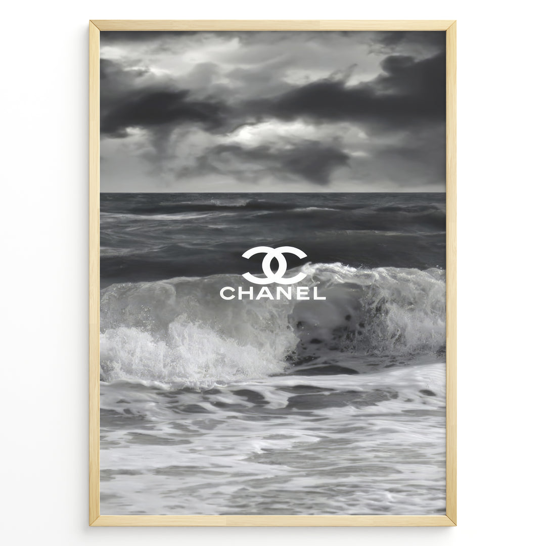 Fashion Plakat | Chanel Ocean Wave Black & White Fashion Poster Plakaty.dk | Black and white ocean wave poster with the Chanel logo centered over crashing waves and a stormy sky.