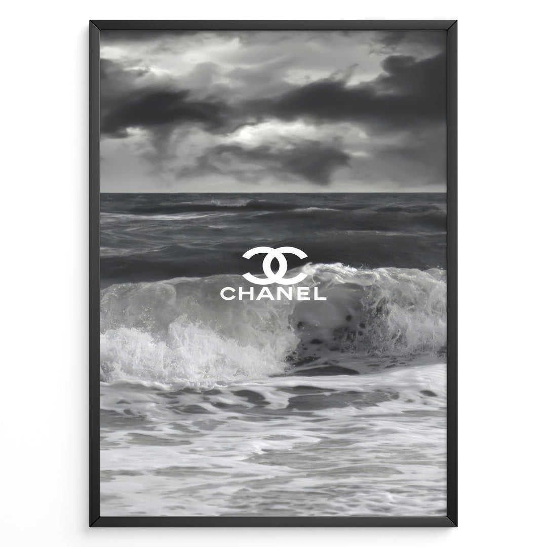 Fashion Plakat | Chanel Ocean Wave Black & White Fashion Poster Plakaty.dk | Black and white ocean wave poster with the Chanel logo centered over crashing waves and a stormy sky.