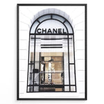 Indlæs billede til gallerivisning Fashion Plakat | Chanel Storefront Window – Fashion Photography Print Plakaty.dk | Photograph of a Chanel boutique storefront window with elegant black framing and luxury fashion items on display.
