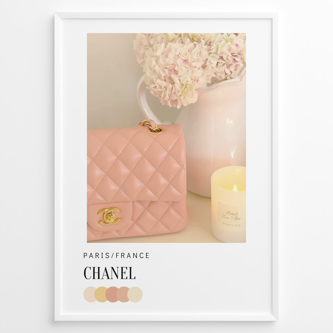 Fashion Plakat | Chanel in Bloom – Soft Pink Elegance Poster Plakaty.dk | Blush pink Chanel quilted handbag beside pastel flowers and a candle, evoking soft luxury and feminine Parisian style.