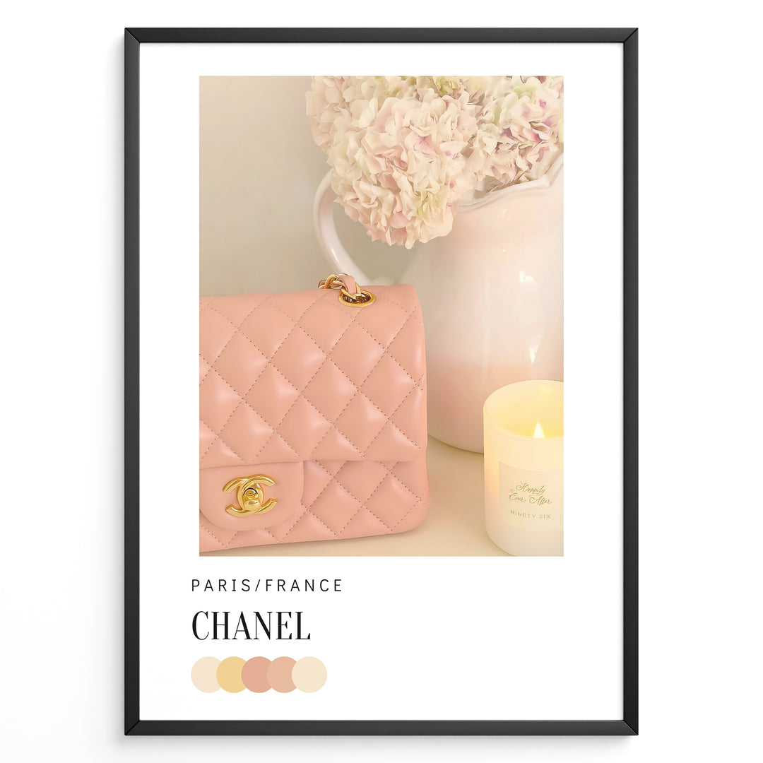 Fashion Plakat | Chanel in Bloom – Soft Pink Elegance Poster Plakaty.dk | Blush pink Chanel quilted handbag beside pastel flowers and a candle, evoking soft luxury and feminine Parisian style.
