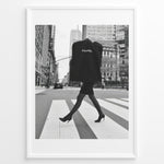 Indlæs billede til gallerivisning Fashion Plakat | Chic Chanel Street Style Fashion Print Plakaty.dk | Black and white photo of a stylish woman in heels crossing a city street while carrying a Chanel garment bag, framed as wall art.
