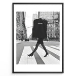 Indlæs billede til gallerivisning Fashion Plakat | Chic Chanel Street Style Fashion Print Plakaty.dk | Black and white photo of a stylish woman in heels crossing a city street while carrying a Chanel garment bag, framed as wall art.
