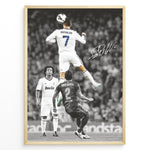 Indlæs billede til gallerivisning Cristiano Ronaldo fodbold plakat hvor han springer op til hovedstød i Real Madrid trøje nummer 7 mod Barcelona.
