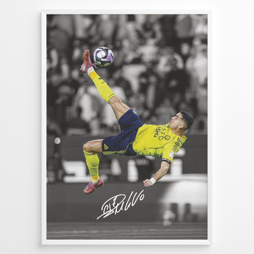 Cristiano Ronaldo fodbold plakat med ikonisk saksespark i gul trøje og dramatisk stadionbaggrund.