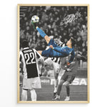 Indlæs billede til gallerivisning Cristiano Ronaldo fodbold plakat med legendarisk saksespark i blå Real Madrid trøje under Champions League kamp.
