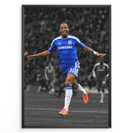 Indlæs billede til gallerivisning Didier Drogba plakat fra Chelsea med ikonisk fejring. En stilfuld Chelsea fodboldplakat til væggen og den perfekte gave til fodboldfans.
