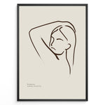 Indlæs billede til gallerivisning Framed minimalist poster with elegant brown line art of a woman’s face and raised arm on a beige background.
