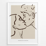 Indlæs billede til gallerivisning Minimalist line art of a couple kissing in a modern black frame on beige background.
