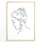 Indlæs billede til gallerivisning Minimalist black and white line art portrait of a woman with tassel earrings in a modern frame
