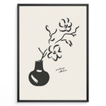 Indlæs billede til gallerivisning Minimalist black and white floral vase wall art print with brushstroke flowers in a modern frame.
