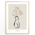 Indlæs billede til gallerivisning Framed Art Bohème poster featuring a minimalist vase in the shape of a female body holding brown floral branches on a neutral beige background.
