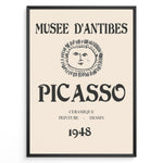 Indlæs billede til gallerivisning Framed Picasso Musée d’Antibes 1948 exhibition poster with a minimalist face illustration and vintage typography on a beige background.
