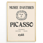 Indlæs billede til gallerivisning Framed Picasso Musée d’Antibes 1948 exhibition poster with a minimalist face illustration and vintage typography on a beige background.
