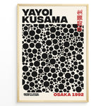 Indlæs billede til gallerivisning Framed Yayoi Kusama Infinity Dots art poster with black circular patterns and red Osaka 1992 text on a beige background.
