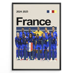 Indlæs billede til gallerivisning Holdfoto | France fodboldplakat 2024-2025 med spillere i blå trøjer – perfekt til fans af det franske nationalhold.
